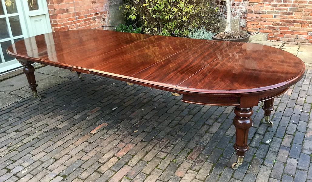 Victorian Mahogany Round End Extending Dining Table