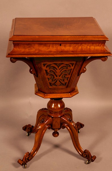 A Victorian Ladies Sewing Table Walnut Super Quality
