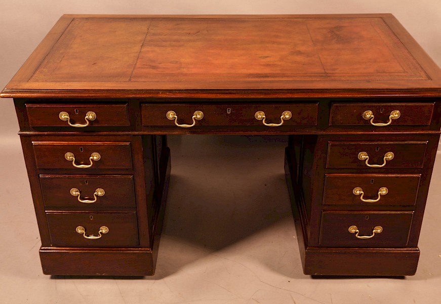 A Mahogany Pedestal Desk 8 drawers