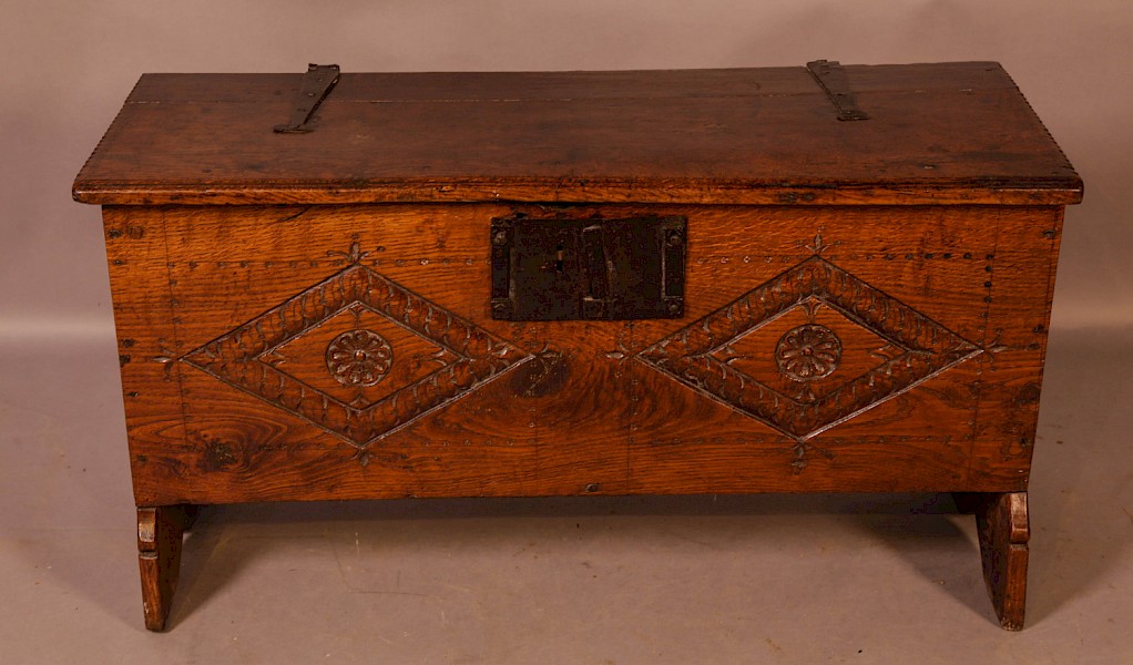 A 17TH CENTURY 5 PLANK COFFER