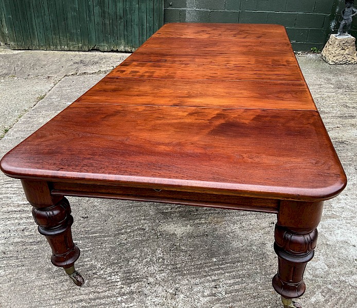 A Good Victorian Mahogany Extending Dining Table seat 12