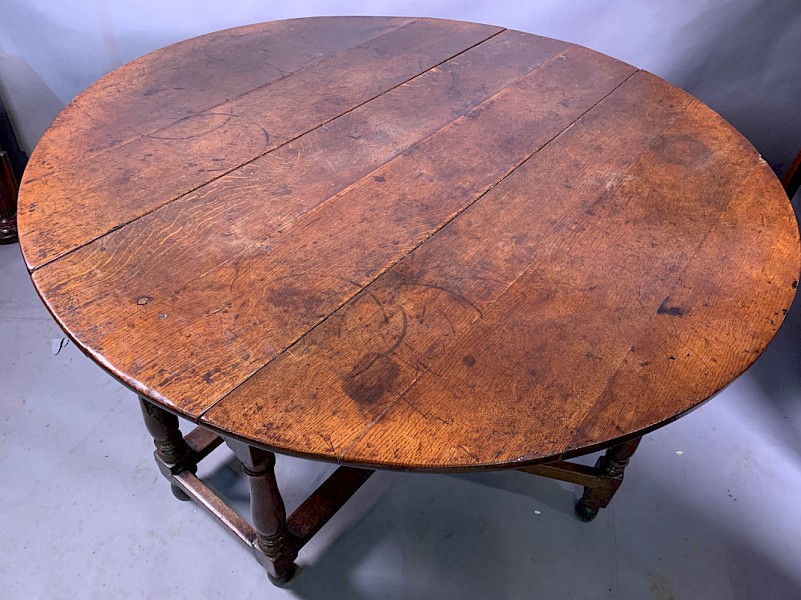 A Good Sized 17th century Gate Leg Table in Oak