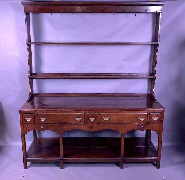 A Good 18th century pot board Welsh Dresser in Oak