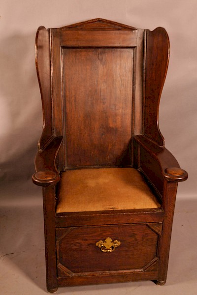 An 18th century Lambing chair in Oak