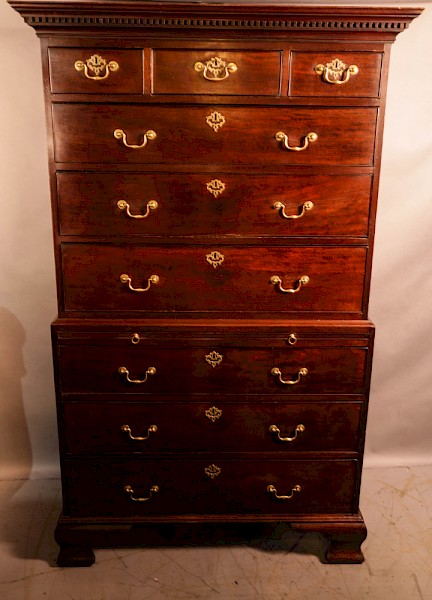 A Good 18th century Chest on Chest