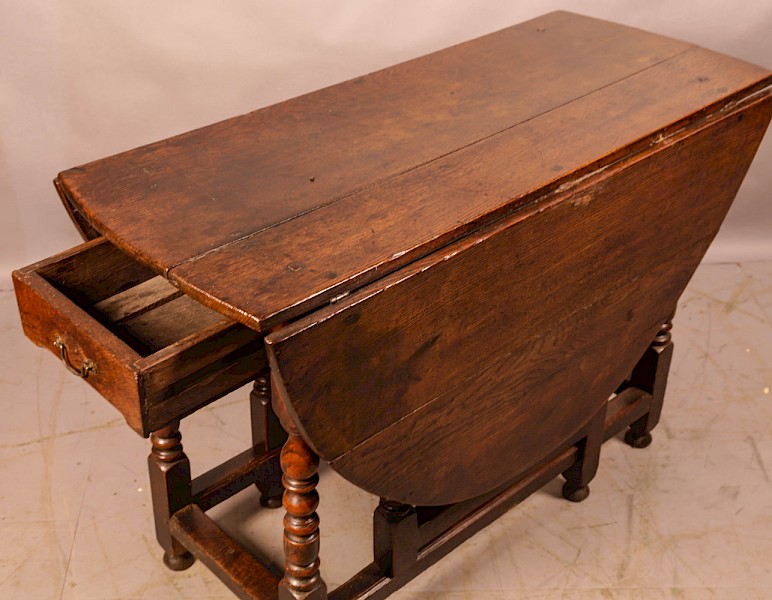 A Very Good 17th c Oak Gate Leg Dining Table