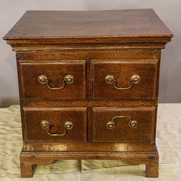 An Attractive 18th c Close Stool in Oak
