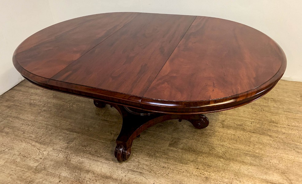 A Good William IV Extending Dining Table seats 8