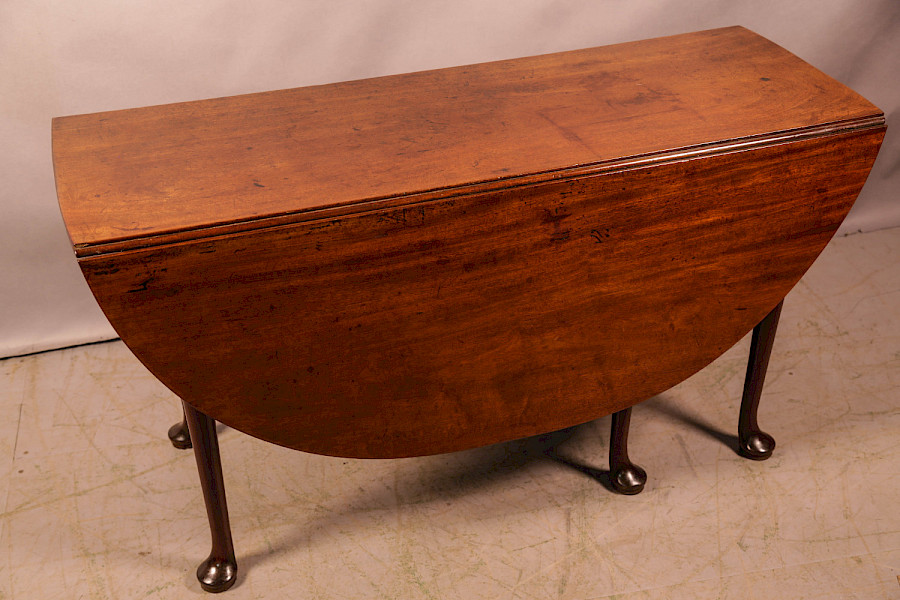 A Georgian Wakes Table in Solid Mahogany
