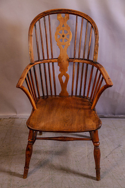 A good Yew Wood Windsor Chair Thames Valley